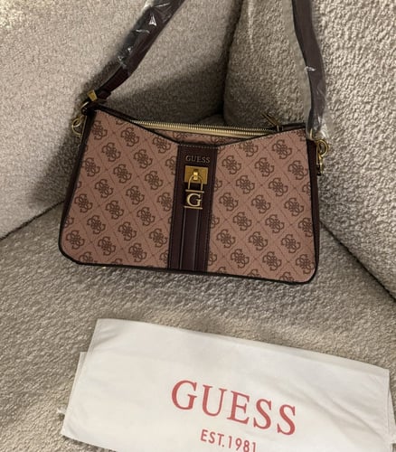 شنطة براند GUESS