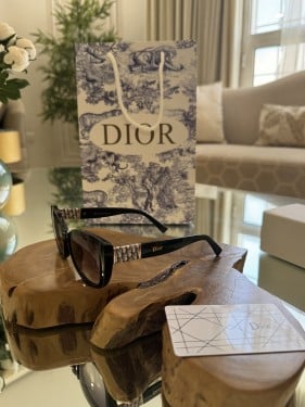 نظارة ديور شامل الملحقات