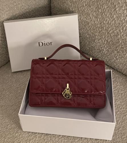 شنطة براند Dior