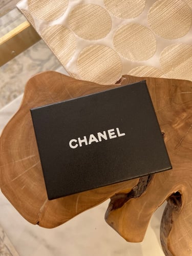 محفظة شانيل مع الملحقات