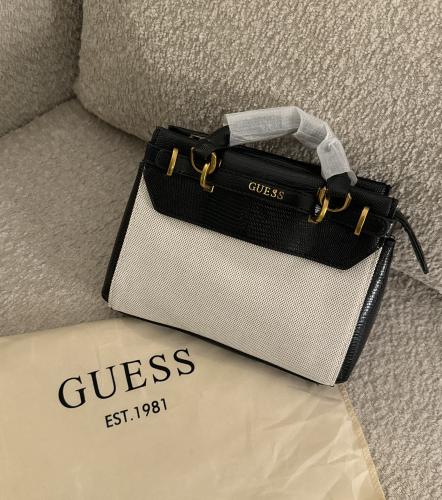 شنطة براند GUESS