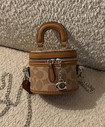 شنطة براند COACH