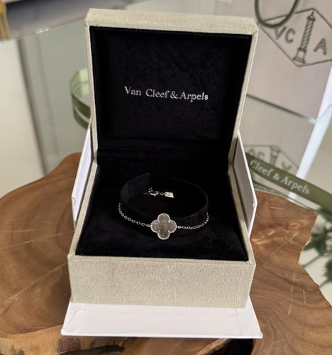 اسوارة فان كليف ورده كبيره شامل الملحقات