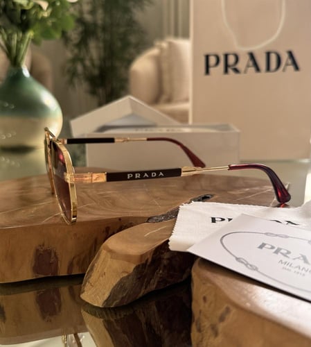 نظارة برادا شامل الملحقات