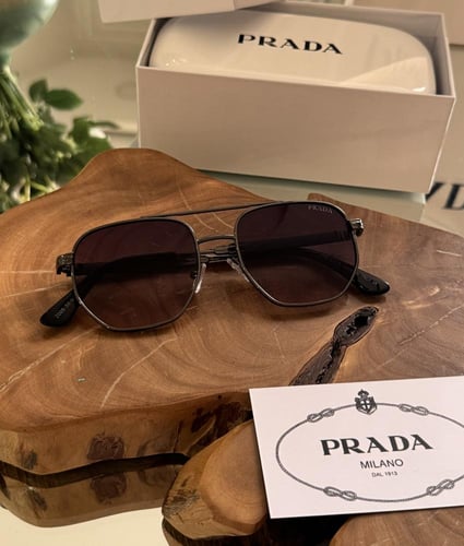 نظارة برادا شامل الملحقات