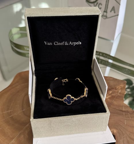 اسوارة فان كليف شامل الملحقات