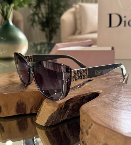 نظارة ديور رمادي شامل الملحقات