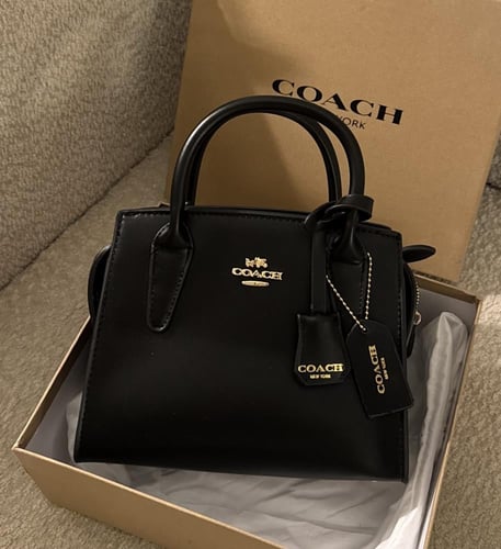 شنطة براند COACH