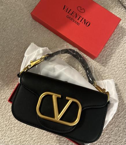 شنطة براند VALENTINO