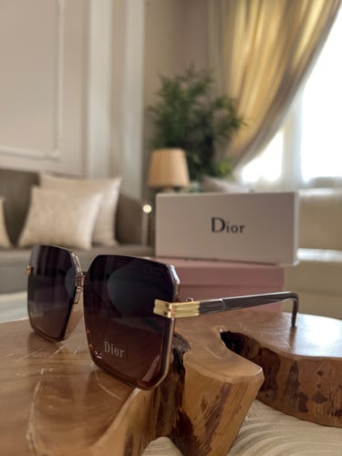 نظارة ديور مع الملحقات