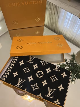 سكارف لويس فيتون