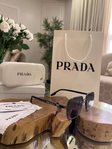 نظارة برادا مع الملحقات