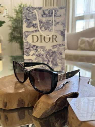 نظارة ديور شامل الملحقات