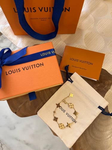 اسواره لويس فيتون شامل الملحقات