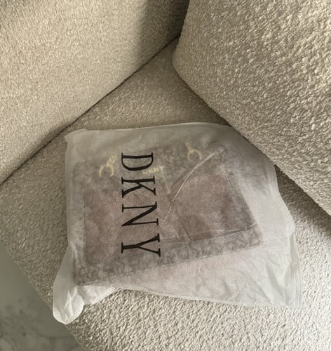 شنطة براند DKNY