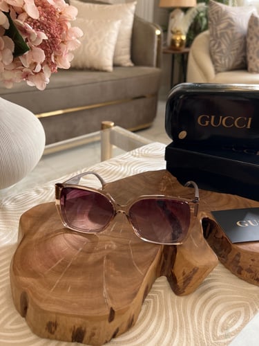 نظارة قوتشي مع الملحقات