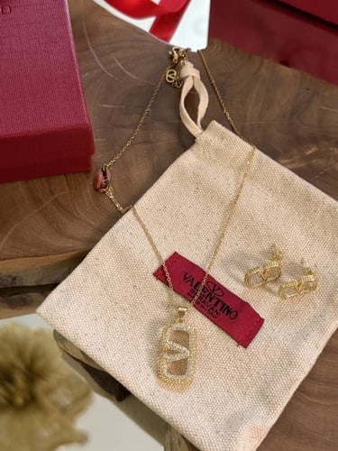 سلسال مع حلق فلنتينو شامل الملحقات