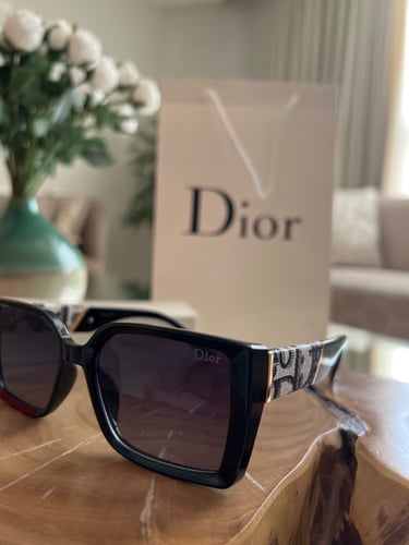 نظارة ديور مع الماحقات