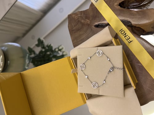 اسوارة فندي شامل الملحقات