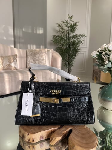 شنطة براند GUESS