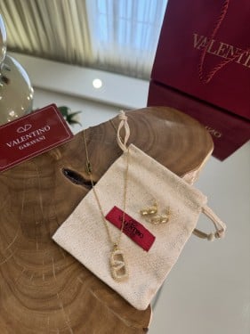 سلسال مع حلق فلنتينو شامل الملحقات