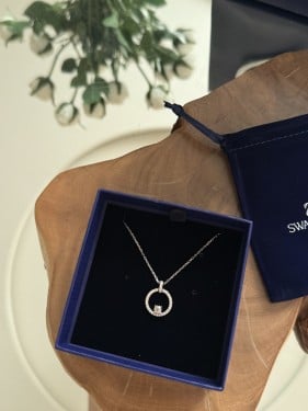 سلسال سوارفسكي شامل الملحقات