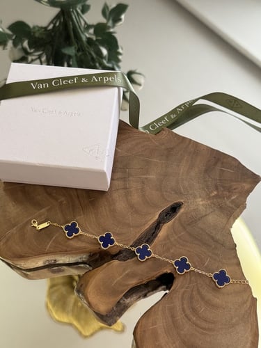 اساور فان كليف شامل الملحقات