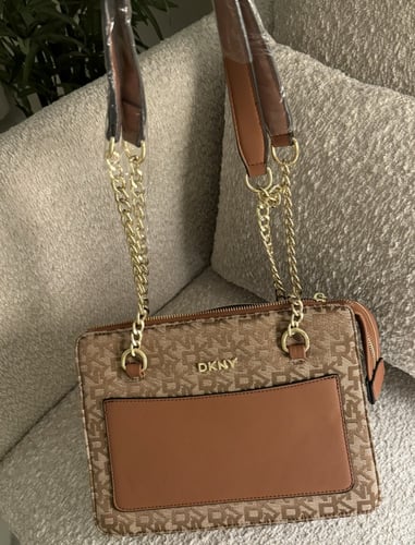 شنطة براند DKNY