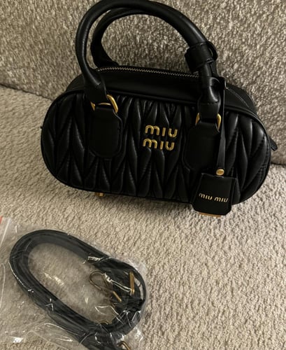 شنطة براند miu miu