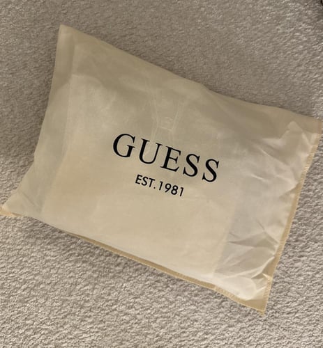 شنطة براند GUESS