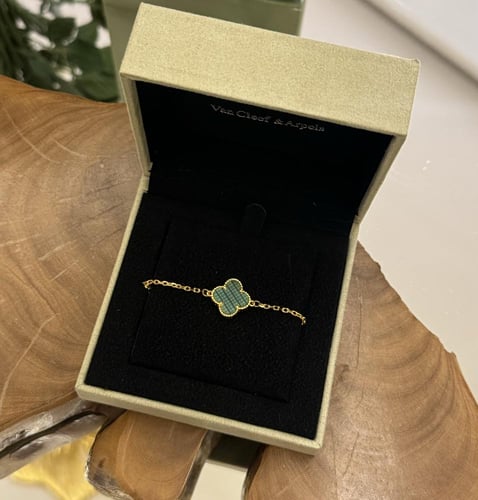 اسوارة فان كليف شامل الملحقات