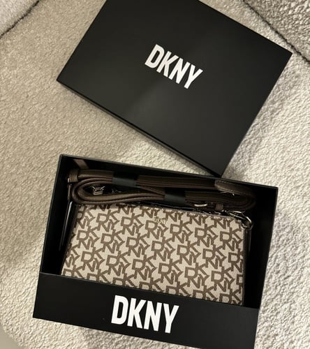 شنطة براند DKNY اصلي 100٪