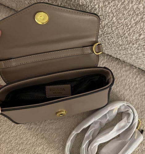 شنطة براند PRADA