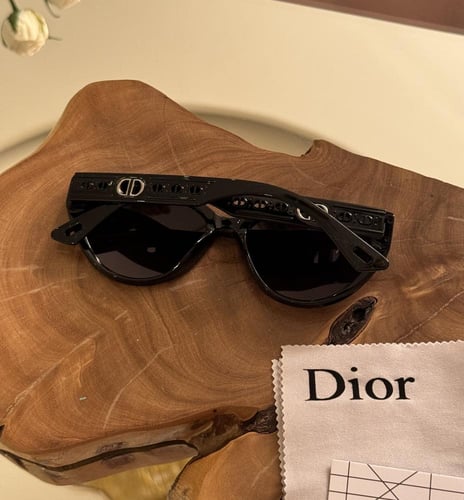 نظارة ديور شامل الملحقات