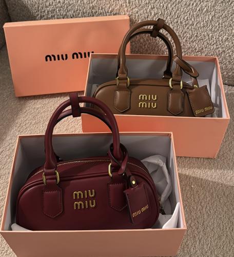 شنطة براند MIU MIU