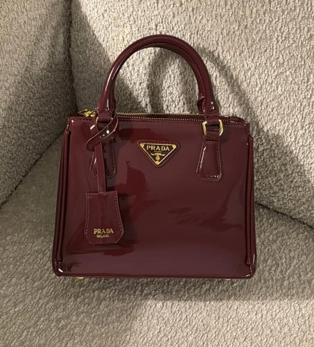 شنطة براند PRADA