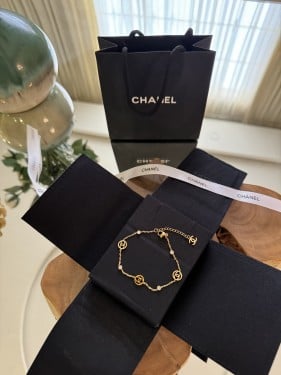 اسوارة شانيل شامل الملحقات