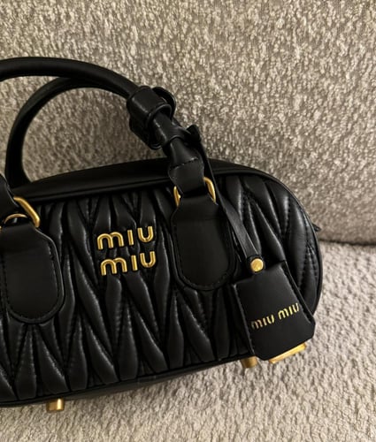 شنطة براند miu miu