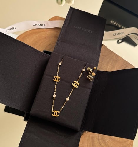 سلسال مع حلق شانيل شامل الملحقات