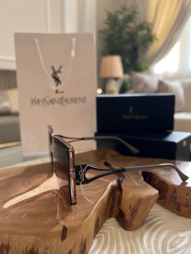 نظارة سان لوران مع الملحقات