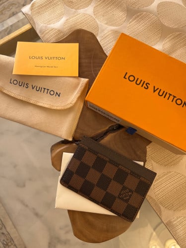 محفظة لويس فيتون مع الملحقات