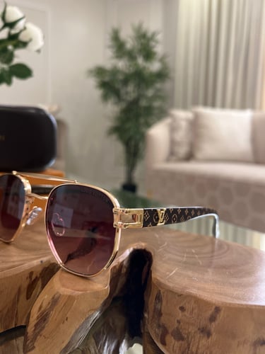 نظارة لويس فيتون مع الملحقات