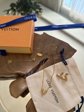 سلسال لويس فيتون مع حلق شامل الملحقات