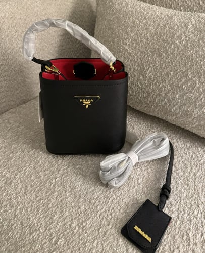 شنطة براند PRADA
