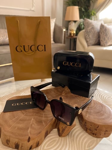 نظارة قوتشي مع الملحقات