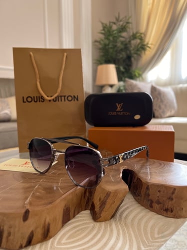 نظارة رجالية لويس فيتون مع الملحقات