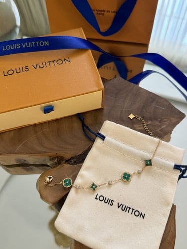 اسوارة لويس فيتون شامل الملحقات