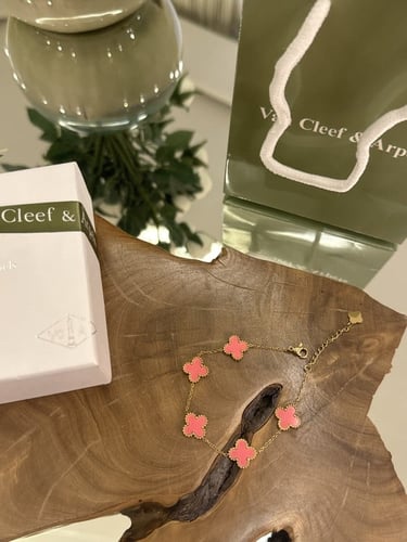 اساور فان كليف شامل الملحقات