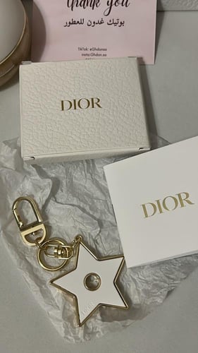 ميدالية نجمة ديور الاصلية مع البوكس