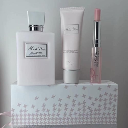 مجموعة ديور الوردي - DIOR